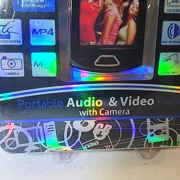 NAXA Digital Portable 8GB Camera ,Audio & Video Player NEW - Picture 4 of 7